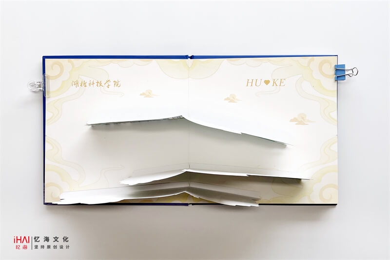 立體大學(xué)畢業(yè)紀(jì)念冊