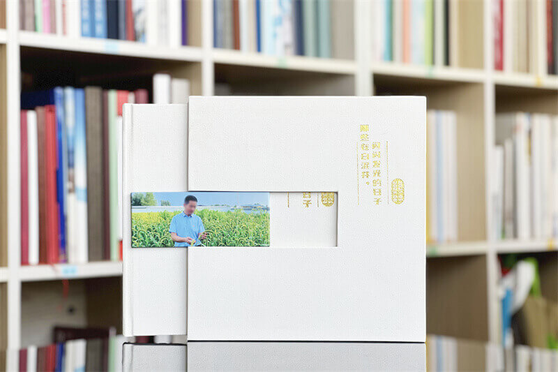 領(lǐng)導(dǎo)工作紀(jì)實(shí)紀(jì)念冊制作-感恩歲月，致敬卓越領(lǐng)導(dǎo)