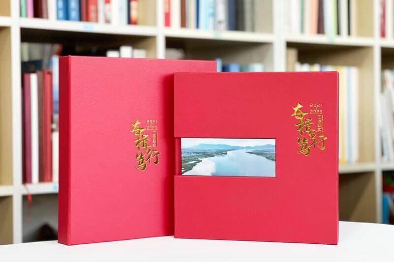 打造領(lǐng)導(dǎo)工作紀實相冊 - 緬懷付出，記錄成就