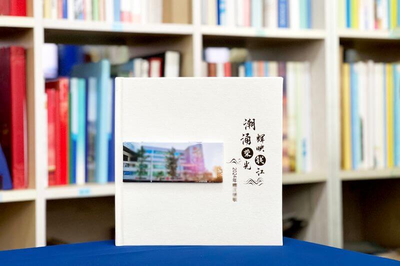 銀行行長工作紀(jì)念相冊定制 - 珍藏金融領(lǐng)航者的光輝歲月