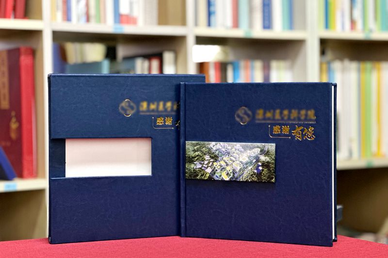 醫(yī)院送醫(yī)生紀(jì)實留念相冊制作-致敬醫(yī)生的杰出貢獻(xiàn)