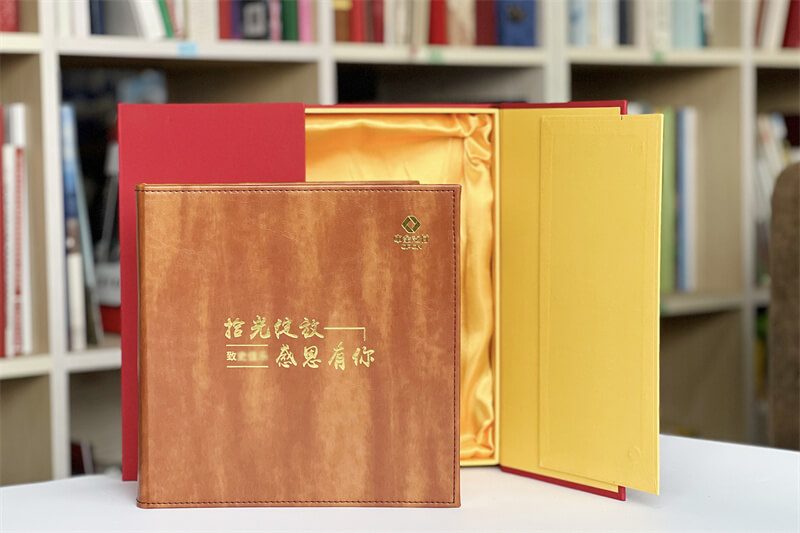領(lǐng)導(dǎo)紀(jì)念相冊卷首語