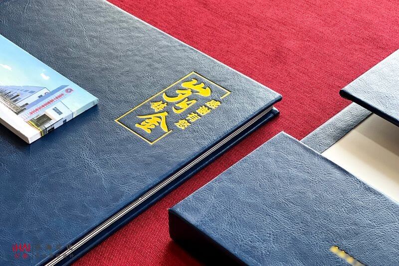 設(shè)計(jì)制作領(lǐng)導(dǎo)退休紀(jì)念冊