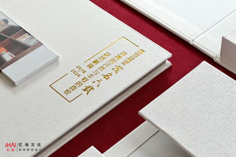用紀(jì)念相冊作為領(lǐng)導(dǎo)升遷的禮物