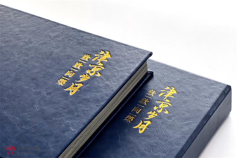 帶相冊(cè)封面燙金的紀(jì)念相冊(cè)定制細(xì)節(jié)
