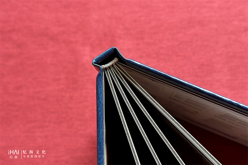 蝴蝶對裱精裝的恩師紀(jì)念冊制作